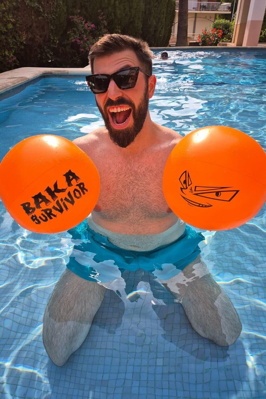 CRAZY BEACH TOWEL + BALL