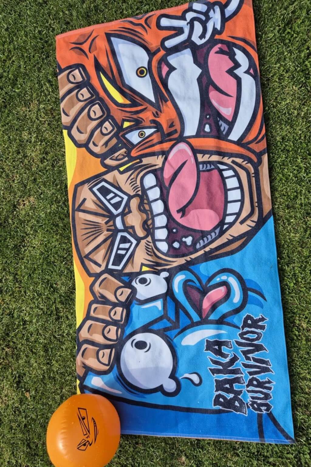 CRAZY BEACH TOWEL + BALL
